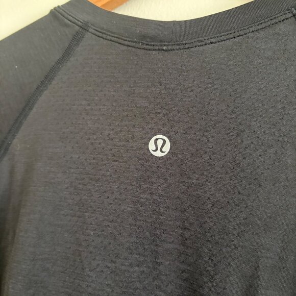 Lululemon Athletic Swiftly Tech Short Sleeve Shirt 2.0 Black Women’s Size 12 - Picture 8 of 8